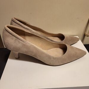 Brand New Pelle Moda "Cade" Tan Luxe Suede Pumps Sz.9 MSRP $175